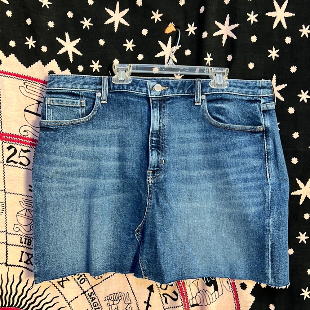 Banana Republic Denim Mini Skirt with Raw Hem. Size 16. NWT.